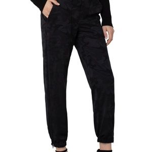 NWT Liverpool Crop Utility Pant with Zip, Black Camo